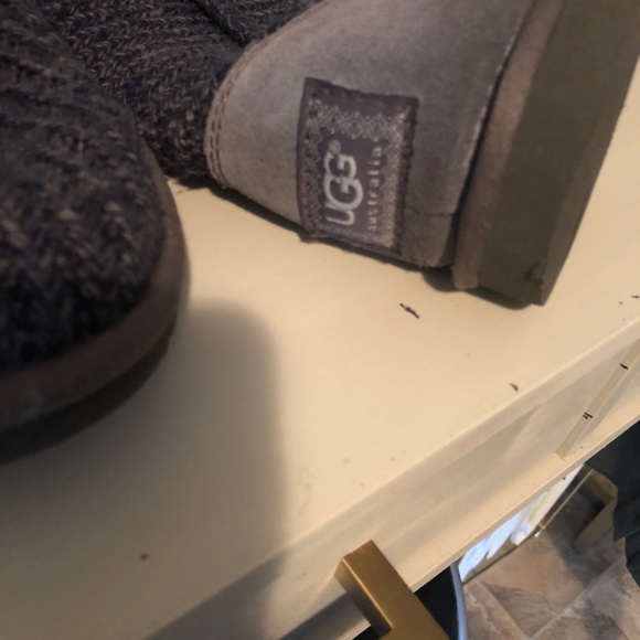 Women’s Cable Knit Uggs - Picture 2 of 3